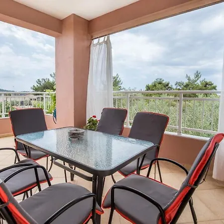 Koula 2-koula Apartment *